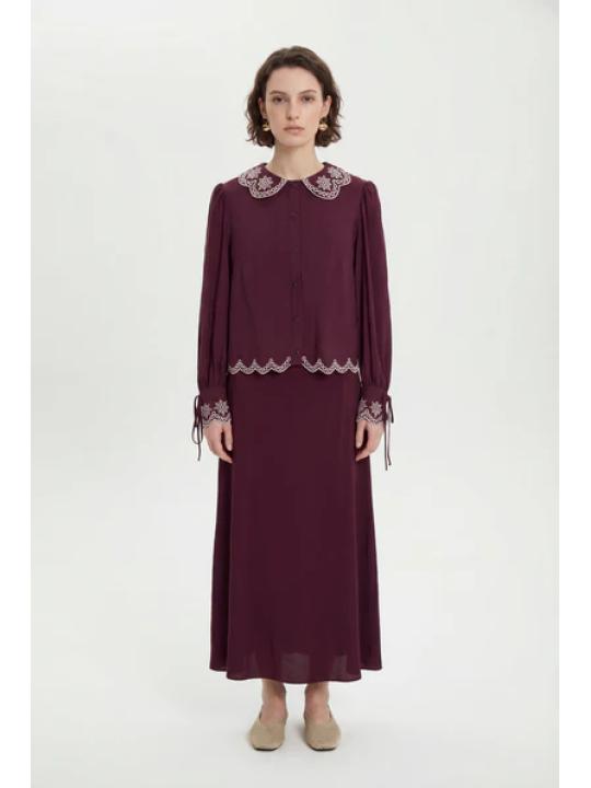 ensemble Costume bourgogne à col rond détaillé 1844 