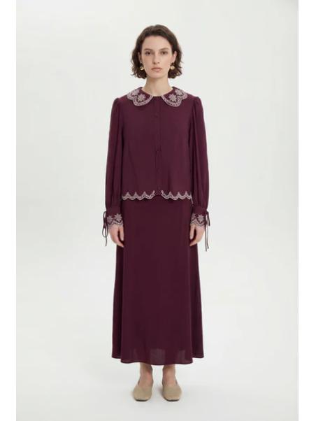 ensemble Costume bourgogne à col rond détaillé 1844 