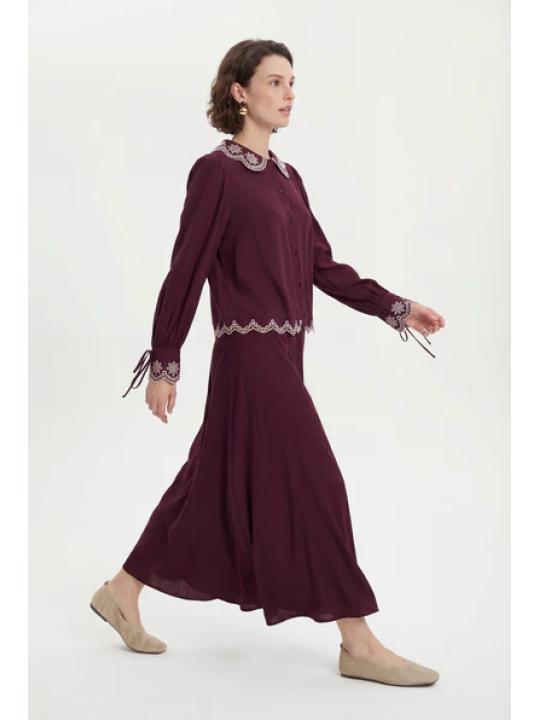 ensemble Costume bourgogne à col rond détaillé 1844 