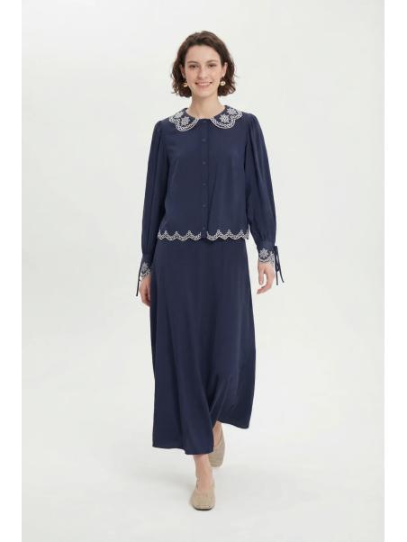 ensemble Costume bourgogne à col rond détaillé 1844 