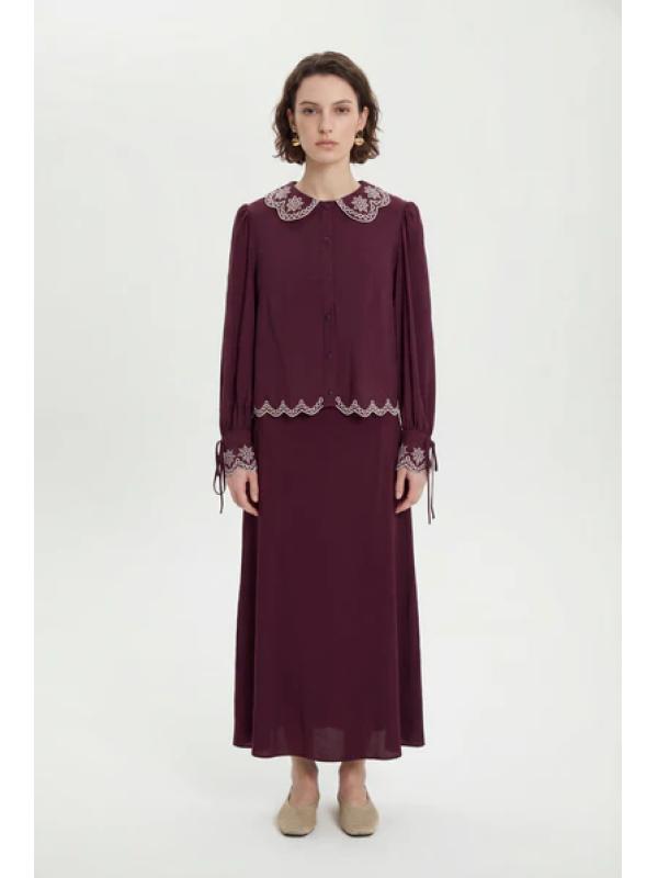 ensemble Costume bourgogne à col rond détaillé 1844 