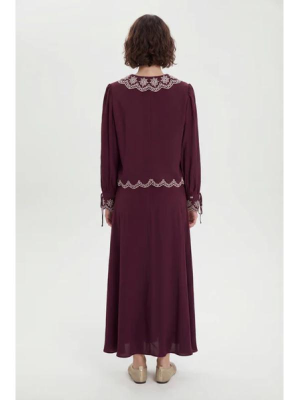 ensemble Costume bourgogne à col rond détaillé 1844 